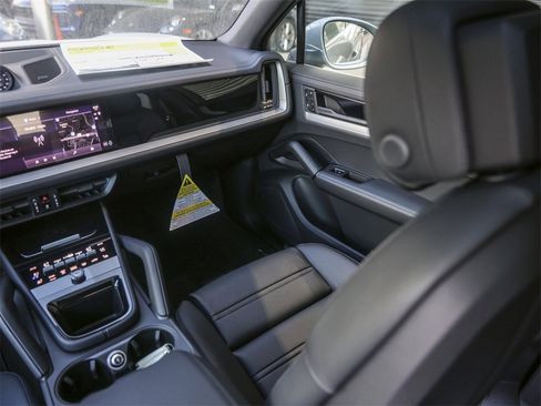 New 2026 Porsche Cayenne S image 32