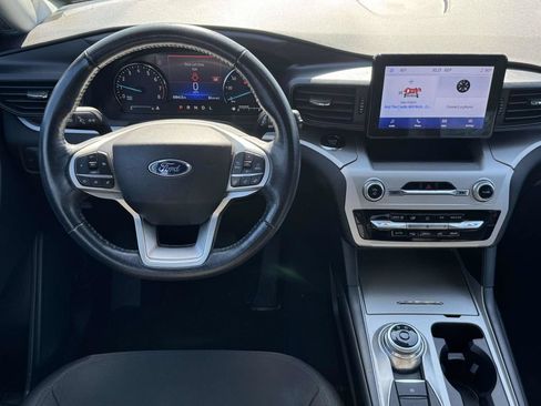 Used 2022 Ford Explorer XLT AWD/4WD image 30