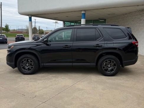 Certified 2025 Honda Pilot TrailSport image 2