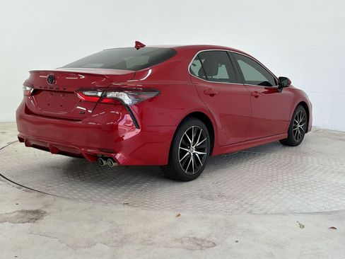 Used 2022 Toyota Camry SE FWD image 9