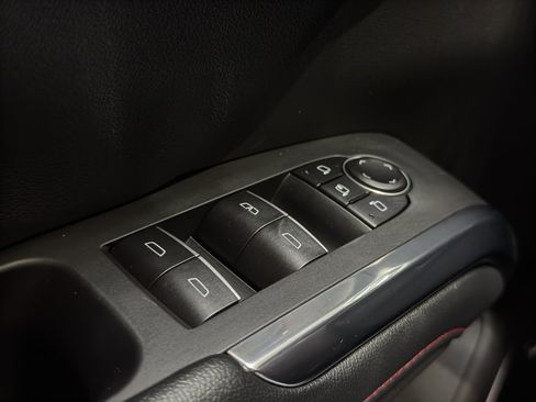 Used 2025 Chevrolet Traverse RS image 39