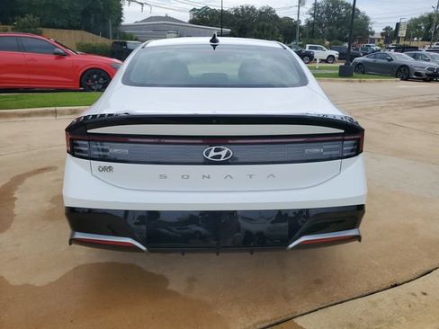 Used 2025 Hyundai Sonata SEL FWD image 11