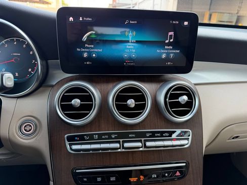 Used 2021 Mercedes-Benz GLC 300 4MATIC image 10
