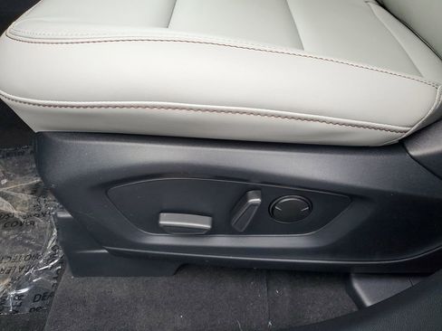 New 2026 Ford Explorer Active w/ Active Comfort Package image 10