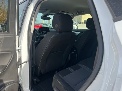 Used 2025 Chevrolet Blazer LT image 16