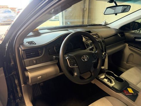 Used 2014 Toyota Camry LE FWD image 34