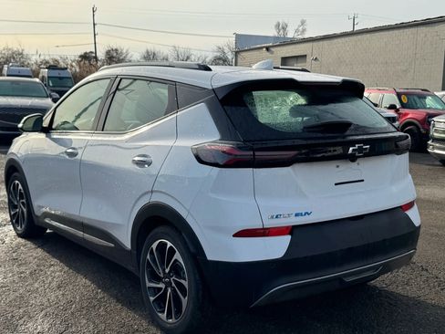 Used 2022 Chevrolet Bolt EUV Premier w/ Sun & Sound Package image 7