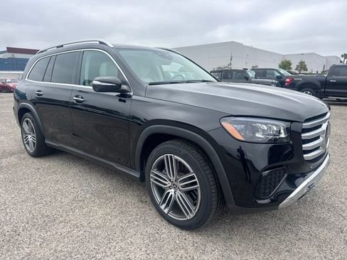 Used 2024 Mercedes-Benz GLS 450 4MATIC image 3