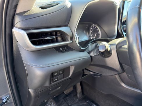 Used 2024 Toyota Highlander LE image 25