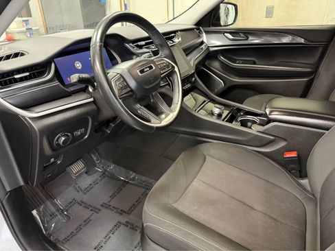 Used 2022 Jeep Grand Cherokee L Laredo w/ Luxury Tech Group I AWD/4WD image 9