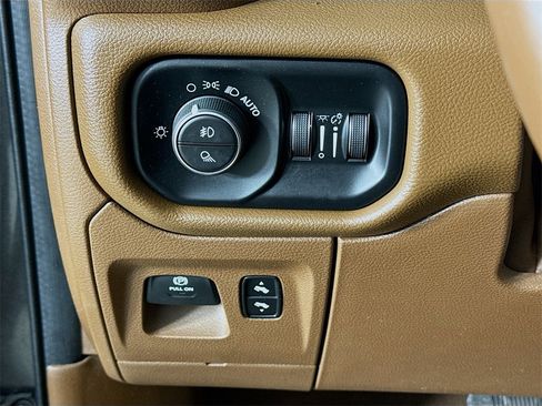 Used 2020 RAM 1500 Laramie image 14