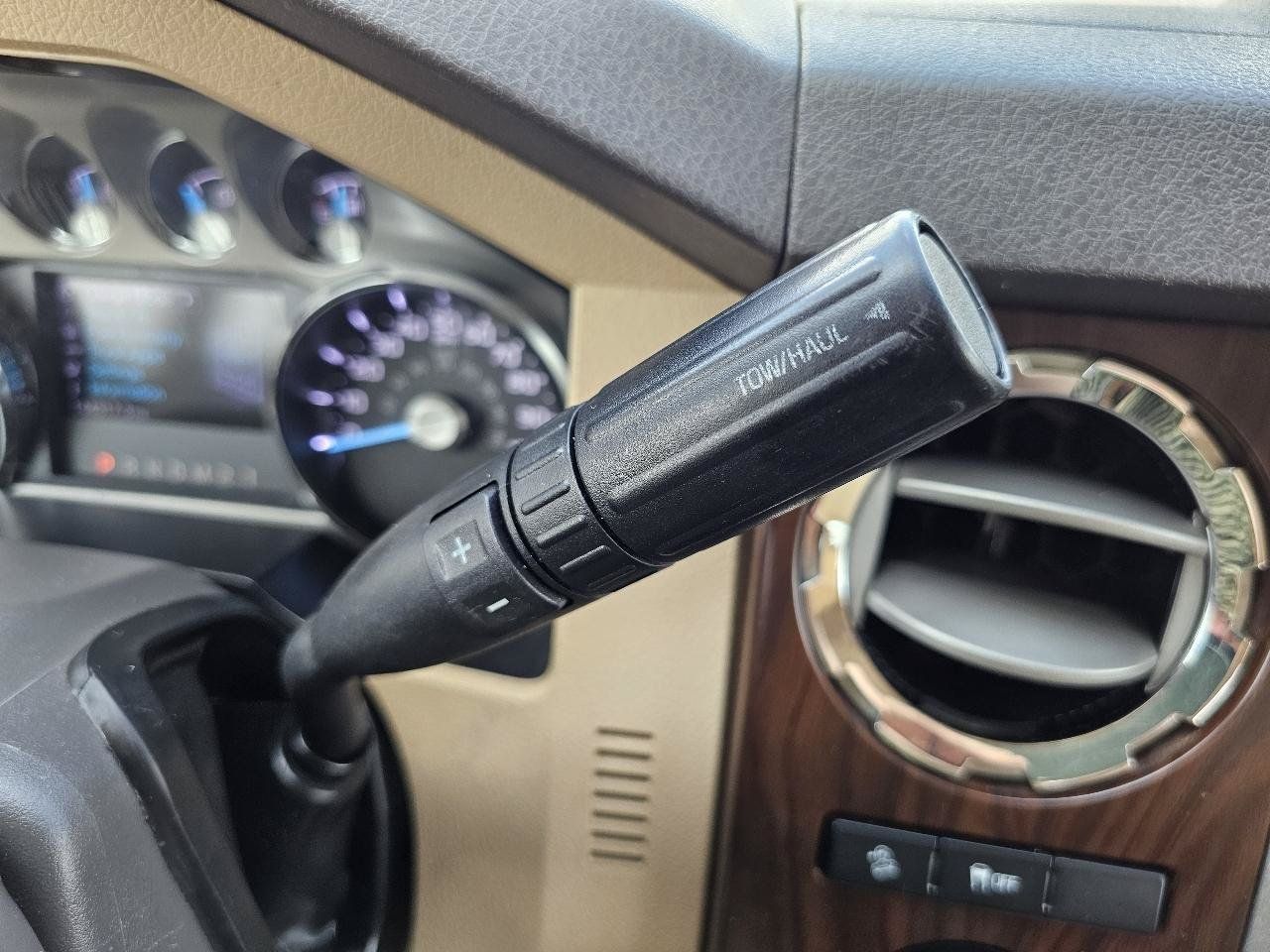 Used 2013 Ford F250 Lariat w/ Lariat Interior Pkg AWD/4WD image 50