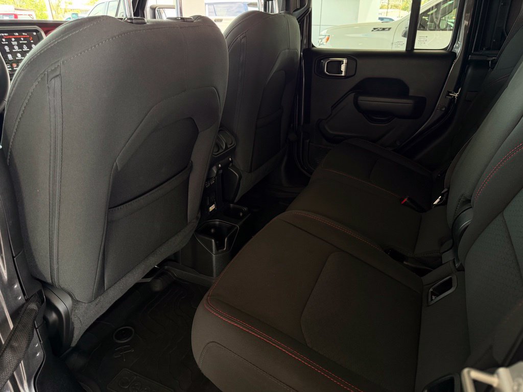 Used 2023 Jeep Gladiator Rubicon AWD/4WD image 17