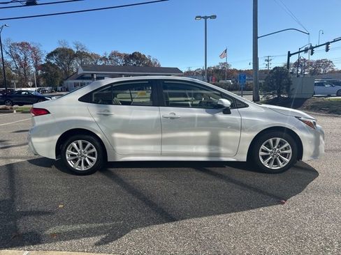 Used 2023 Toyota Corolla LE image 6