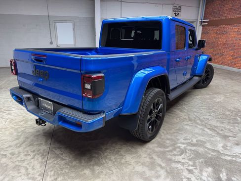 Used 2023 Jeep Gladiator Overland AWD/4WD image 4