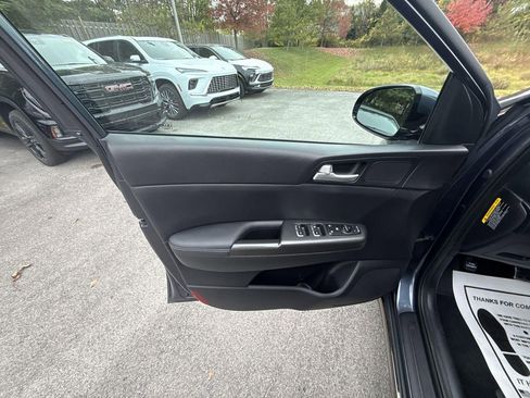 Used 2020 Kia Sportage S image 26