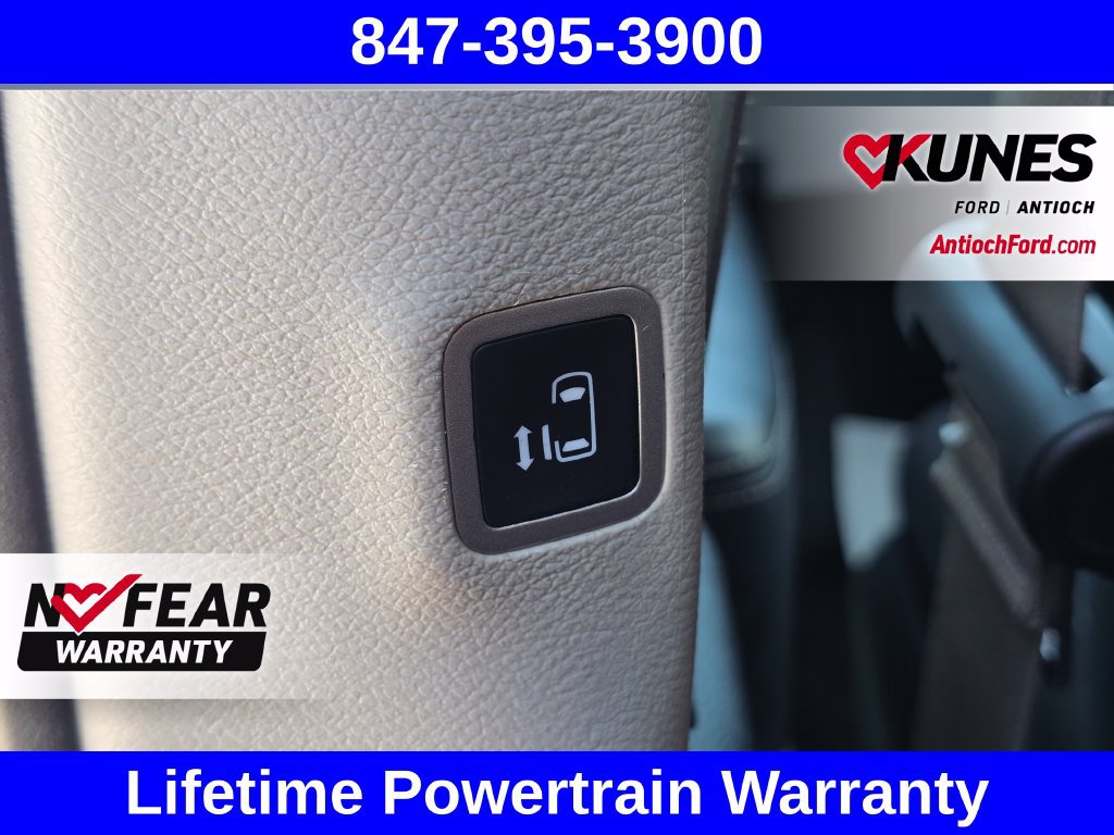 Used 2023 Chrysler Voyager LX FWD image 33