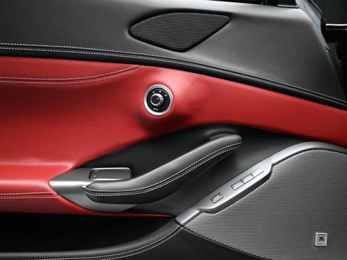 Used 2022 Ferrari Portofino M RWD image 61
