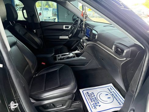 Used 2022 Ford Explorer XLT w/ Equipment Group 202A AWD/4WD image 17