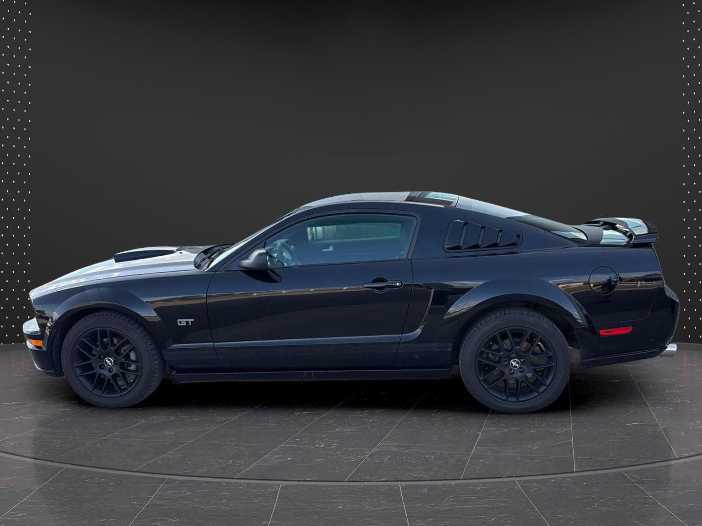 Used 2007 Ford Mustang GT RWD image 2