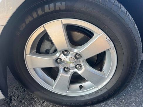 Used 2015 Chevrolet Cruze LT w/ Technology Package image 25