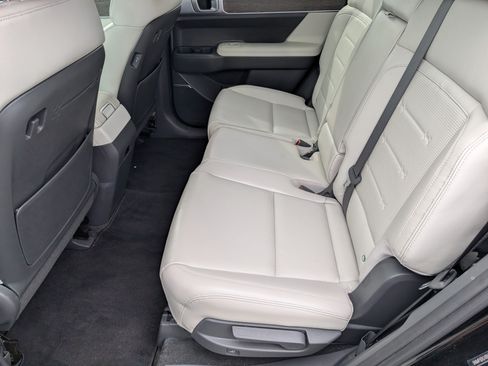 Used 2025 Hyundai Santa Fe Limited AWD/4WD image 29