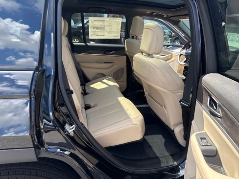 New 2025 Jeep Grand Cherokee Limited w/ Black Appearance Package image 23
