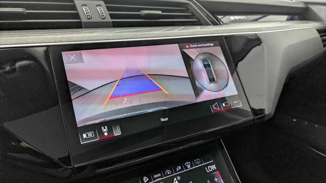 Used 2021 Audi e-tron Prestige w/ Prestige Package AWD/4WD image 30