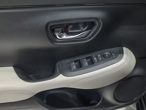 Used 2023 Honda HR-V LX image 13