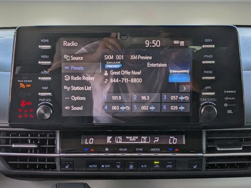 Used 2021 Toyota Sienna XLE w/ XLE Plus Package image 18