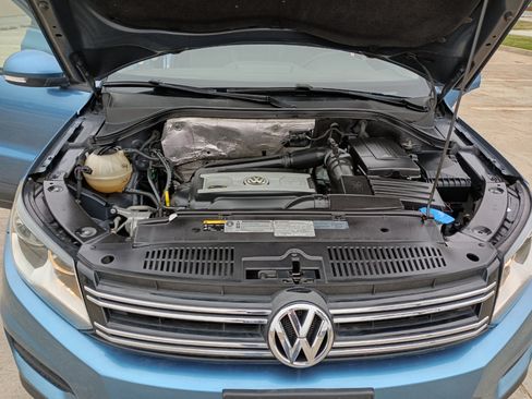 Used 2017 Volkswagen Tiguan S image 38