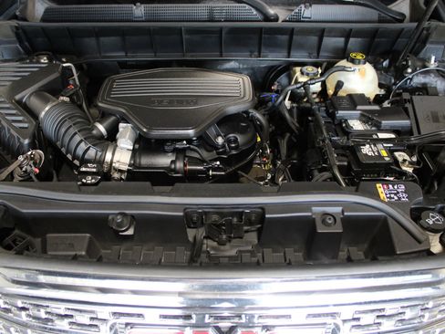 Used 2017 GMC Acadia Denali w/ Technology Package AWD/4WD image 45