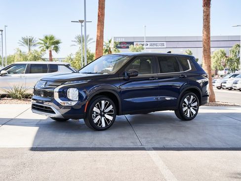 New 2025 Mitsubishi Outlander SE image 4