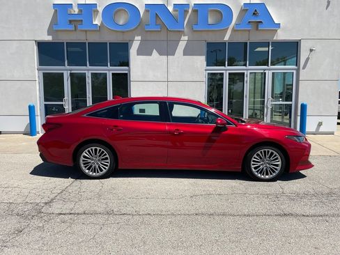 Used 2021 Toyota Avalon Limited AWD/4WD image 4