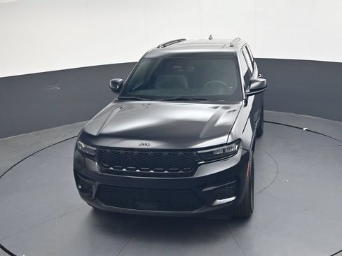 Used 2025 Jeep Grand Cherokee Altitude AWD/4WD image 33