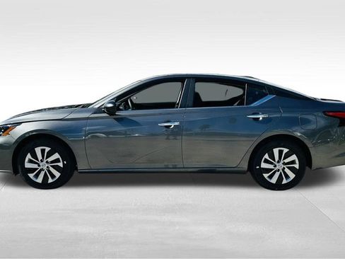 Used 2025 Nissan Altima 2.5 S FWD image 4