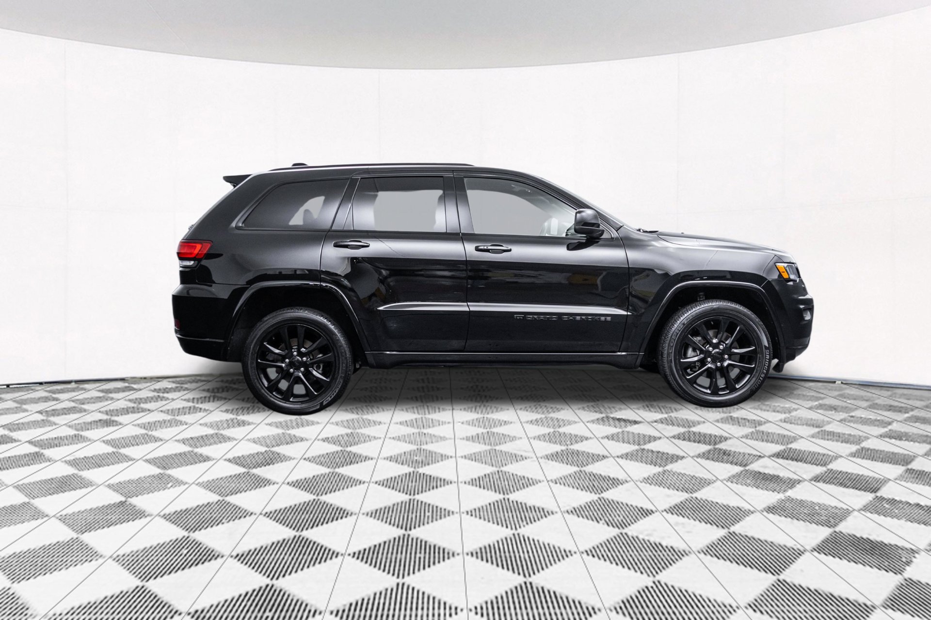 Used 2022 Jeep Grand Cherokee Laredo X AWD/4WD image 15