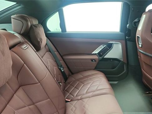 Used 2025 BMW i7 eDrive50 image 26