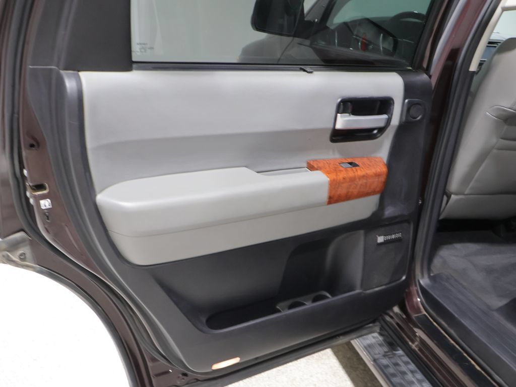 Used 2019 Toyota Sequoia Platinum AWD/4WD image 17