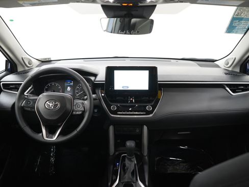 Used 2024 Toyota Corolla Cross LE w/ Moonroof Package AWD/4WD image 13