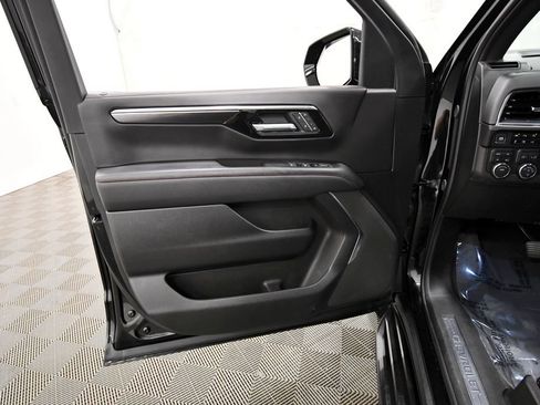 Used 2025 Chevrolet Suburban RST AWD/4WD image 13