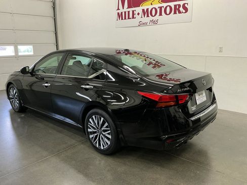 Used 2023 Nissan Altima 2.5 SV w/ SV Premium Package FWD image 4
