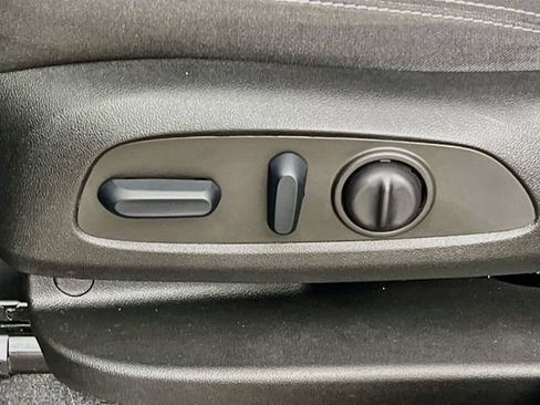 Used 2022 GMC Terrain SLE w/ Driver Convenience Package FWD image 11