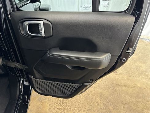 Used 2023 Jeep Wrangler Sahara image 27