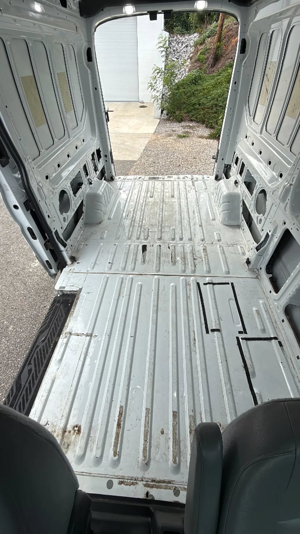 Used 2018 Ford Transit 350 148 Medium Roof RWD image 21