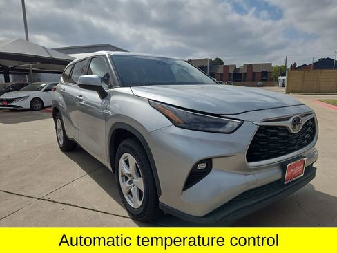 Used 2024 Toyota Highlander LE FWD image 9