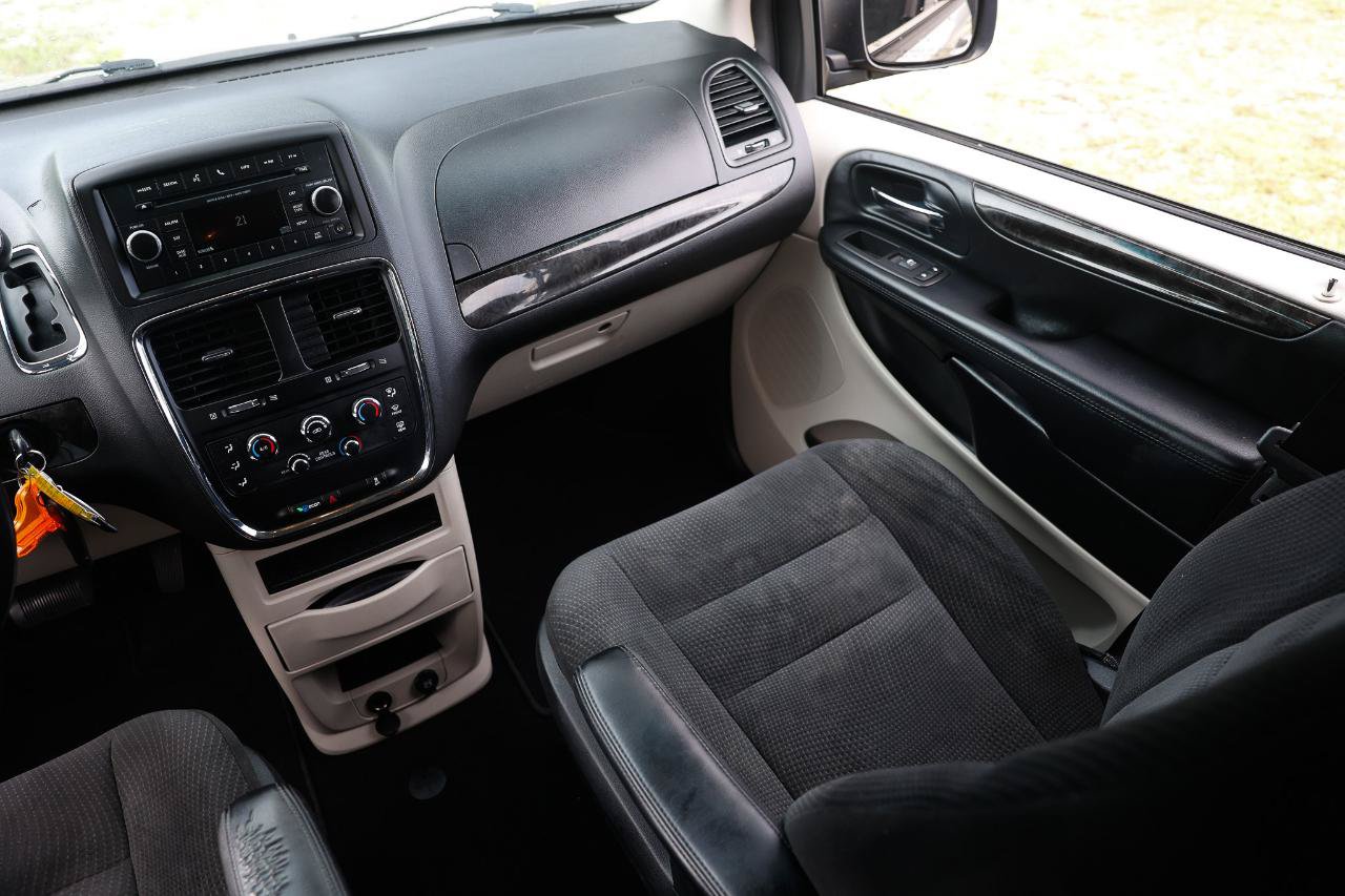 Used 2017 Dodge Grand Caravan SE w/ Power Window Group FWD image 22