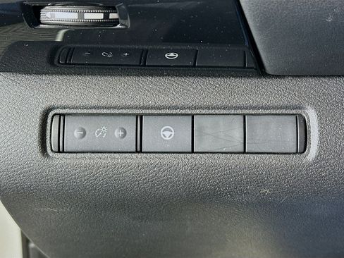 Used 2024 Nissan Pathfinder SV image 17