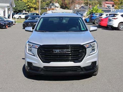 Used 2022 GMC Terrain SLE w/ Driver Convenience Package image 3