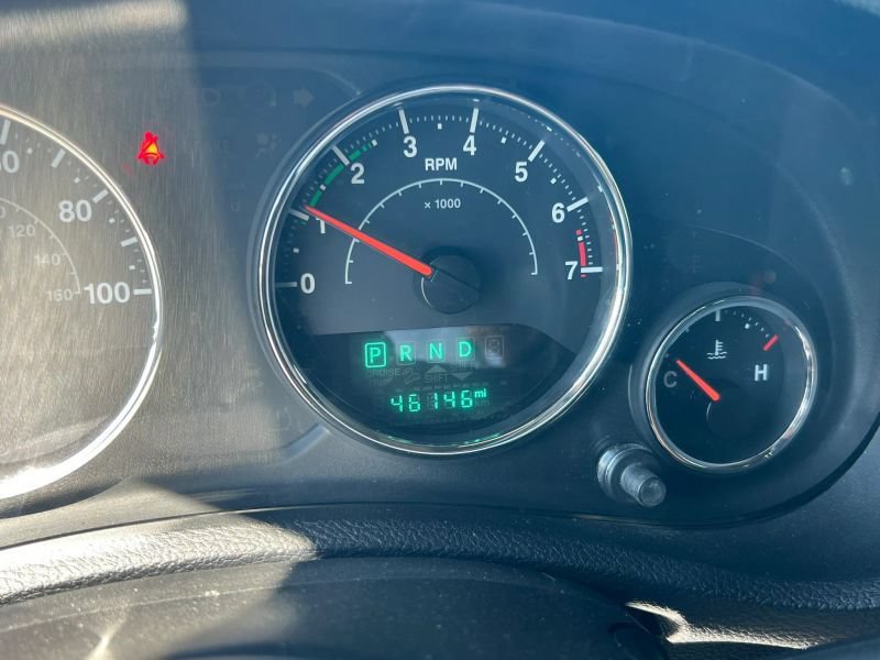 Used 2018 Jeep Wrangler Unlimited Sahara w/ Dual Top Group AWD/4WD image 24